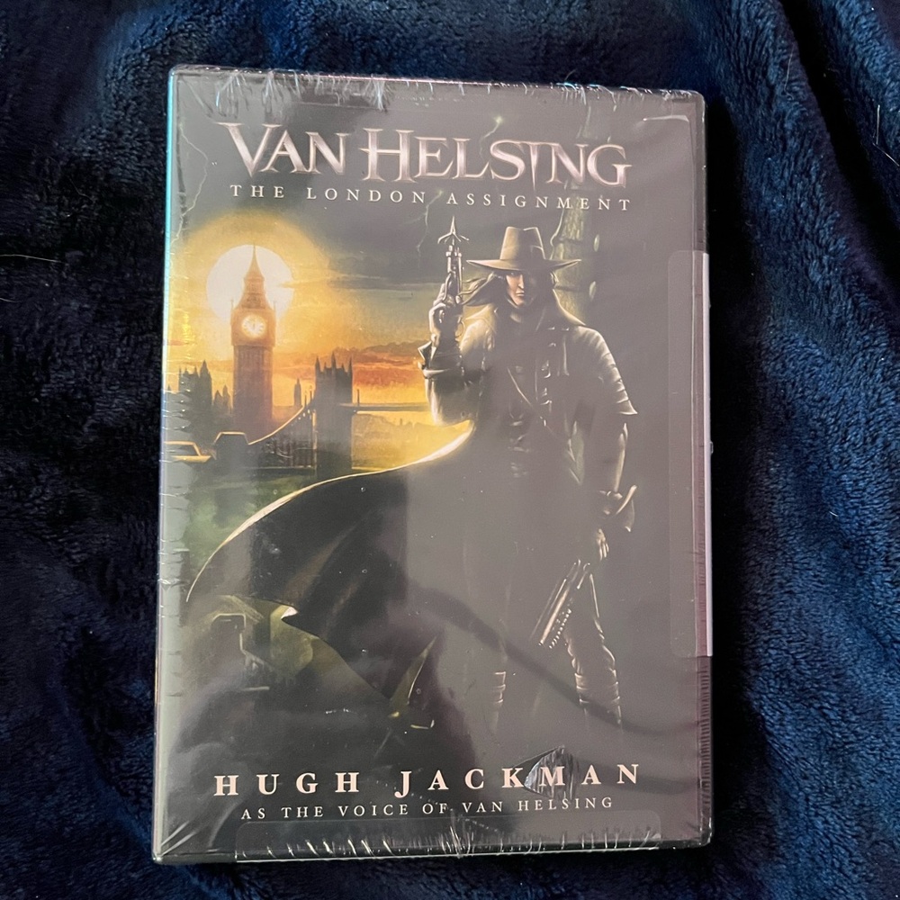 Universal Van Helsing: The London Assignment DVD - Black and Gold